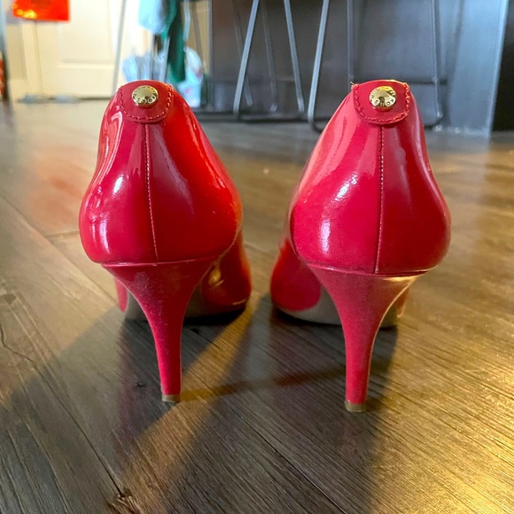 Michael Kors pointed toe heel - Picture 2 of 2